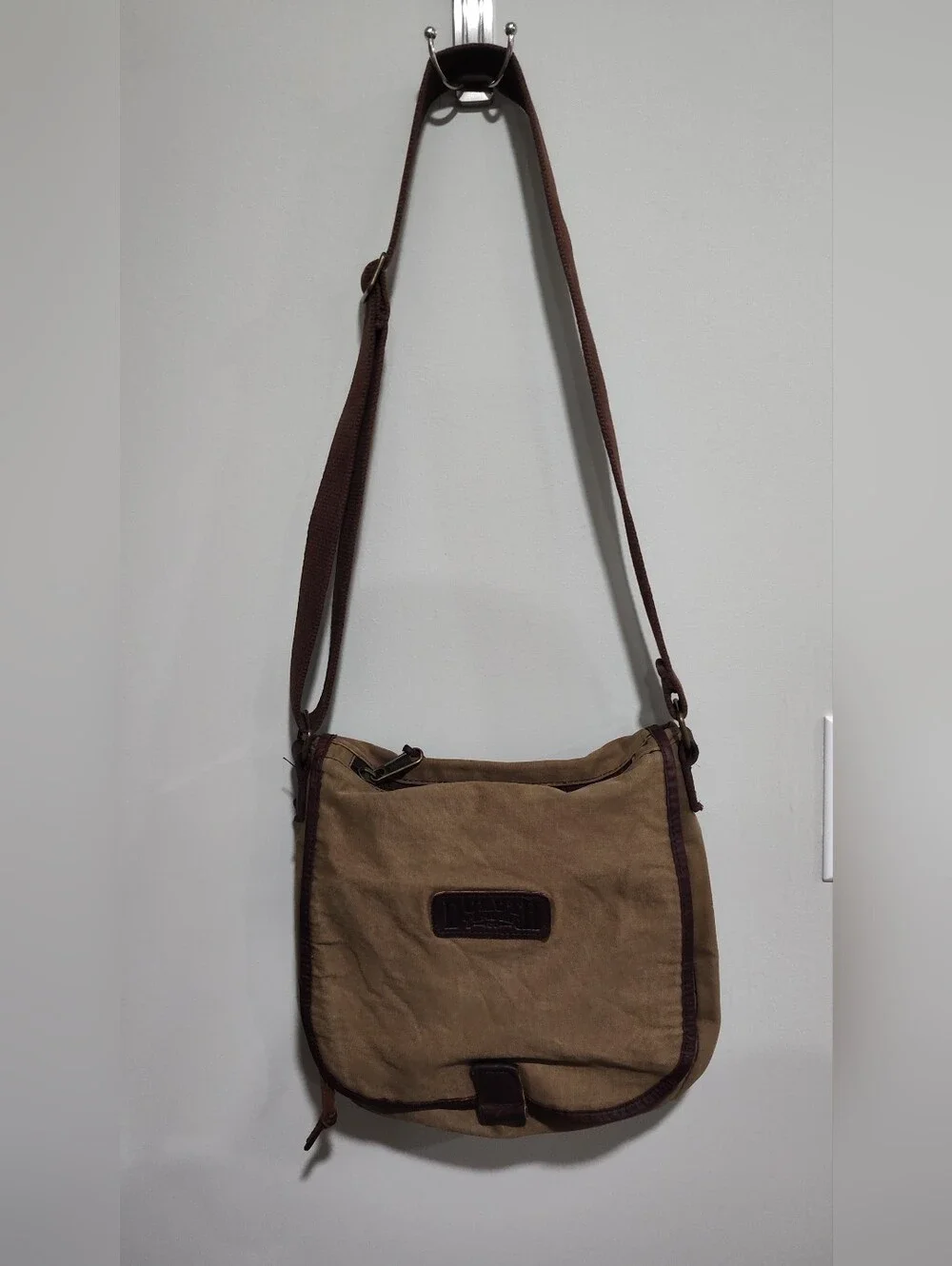 Duluth Trading Co Oil Cloth Sling Crossbody Messenger Shoulder Bag, Brown/Tan
